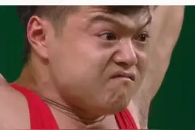 举重神童龙清泉：捡空瓶卖，17岁夺冠迷失，8年再夺金，退役赛车图片