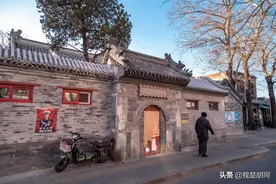 内城惟一留存的双关帝庙，山门至今覆盖革命标语图片