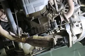 老车修复：翻新一辆"破旧不堪"的帕杰罗V93，还想再战十年"工地"图片