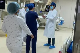 杨洋医生造型 穿白大褂的杨洋真的太可以了！期待杨医生上线图片