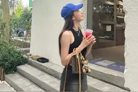 19岁都美竹颜值不输明星！穿碎花裙身材性感，硬刚吴亦凡超有勇气图片