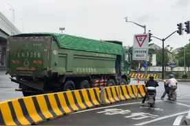预防"包饺子"!部分路口试点"大车右转必停"，"电子警察"配套监管图片