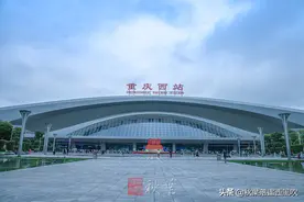 第一次来重庆西站坐火车，跟着网上流传的机位拍了拍照片图片