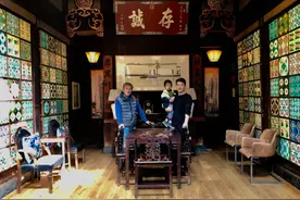 继郭涛“打女人论”之后，吕秀才的咸猪手也藏不住了图片