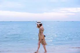 三亚最受游客欢迎的大东海，是免费的4A级景区，但本地人却不爱去图片