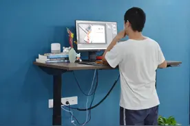 让体验重新升级，网易严选站立办公电动升降桌，亲测实用图片
