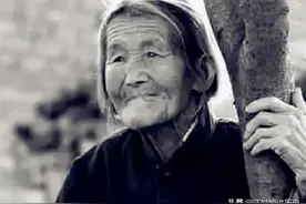 1947年，一农村老太太来到部队找儿子，说出儿子名字急送见司令员图片