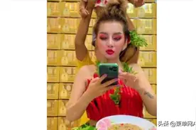 柬埔寨女主播直播生吃大壁虎，网友：你倒是吃呀图片