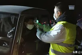 从寒风中瑟瑟发抖到人流中汗流浃背图片