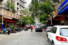 旧城钩沉——《万岁里的朝花夕拾》图片
