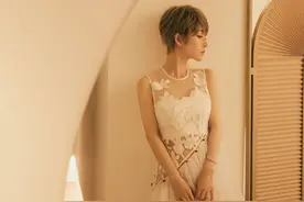 冯提莫夏日轻装写真，明眸皓齿清爽一夏图片