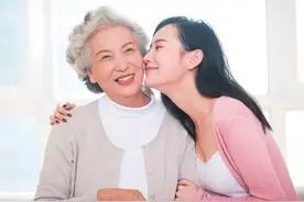 女人失去老伴后，如何过好自己的晚年，76岁大妈的方法值得借鉴图片