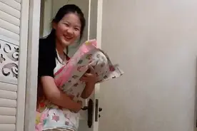 妈妈不在家，11岁女儿要跟爸爸睡，被“无情”拒绝后女儿表现亮了图片