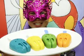 妹子试吃小兔棒棒巧克力，彩色萌宠排排站，哪一根你想吃？视频封面