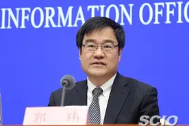 两名“高层智囊”职务调整，曾多次参与重磅文件起草图片
