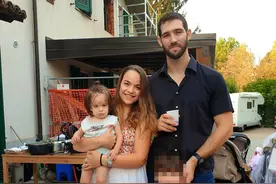 意大利男童被外公“绑”去以色列，曾在缆车事故中失去父母弟弟，被判给姑姑；母亲的亲戚想拿到监护权图片