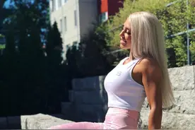 IFFB健美选手：Bettina图片