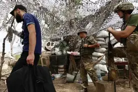 两军交战不斩外卖员? 士兵在战场上点外卖，简直用生命在赚钱图片