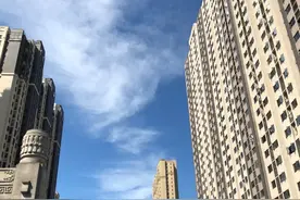 房价被隔壁“踩”在脚底，杭州一小区业主不服气：众筹2000万升级外立面图片
