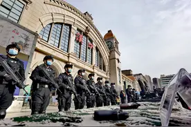 零距离了解警员执法！汉口站广场举行“警营开放日活动”图片