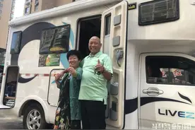 拆迁网红：四十年后，石头房“换了房车”图片