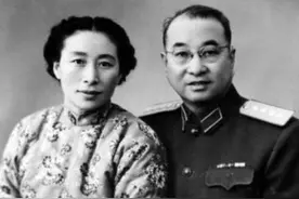 陈赓背媳妇过河，引得众人皆笑，毛主席知道后却大发雷霆图片