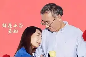 为了一句承诺，他花4年时间为妻子打造1200亩花田，还把恩爱秀到了央视，惊艳了董卿图片