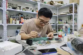 指尖上的“世界”，济南小伙用微缩模型还原济南老火车站图片