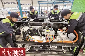 银隆新能源洛阳产业园加紧生产新能源环卫车图片
