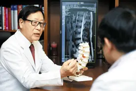 为什么很多老年女性容易后背疼、酸胀？经历过的人有3个处理办法图片