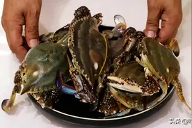 8月螃蟹正当季，渔民分享正确做法，蒸螃蟹不掉腿不流黄，特鲜美图片