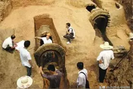 南京挖出锦衣卫墓，出土了“海之蓝酒瓶”，专家：价值十几亿图片