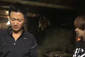 谢楠主持节目暖心举动，网友点赞，吴京好福气拥有这样贤惠的媳妇图片
