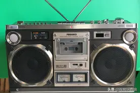 80年代 日立 推出的 8180 便携式收录机音响图片