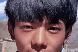 00后康巴小哥哥，撞脸众多明星，看看他的帅点在哪里图片