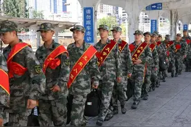 孩子当兵后，若家中有紧急事情，父母可以选择4种方式联系图片