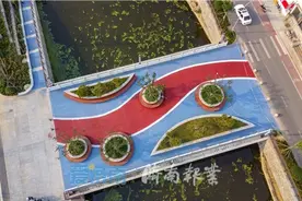 市区首次！济南兴济河新建跨河桥路面进行彩绘图片