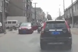“开车门”3大要领！随意开车门，司机乘客都担责！图片