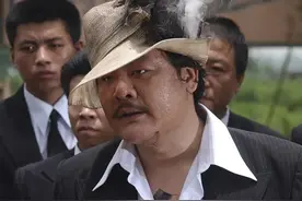 凭一颗烂葡萄刷上热搜，这个全香港最“脏”的男人，凭什么封神？图片