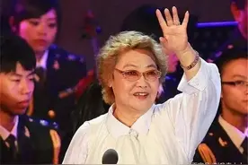 90岁上春晚演唱、出生被丢村外、9岁被卖给戏班，她是一个传奇图片