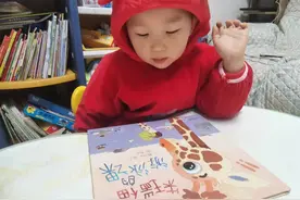 好看到爆的书，颜值和内容都能打的赖马绘本《朱瑞福的游泳课》图片