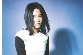 曾比王菲还红，如今街头卖唱，还记得唱着《倾城》的许美静吗？图片