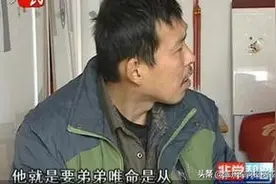 不听哥哥的话，哥哥就把弟弟打的头破血流，住进了医院图片