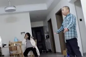 46岁女子非婚生子，生父是个谜，前夫成背锅侠，纪录片图片