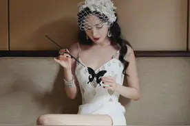 女星红毯秀：宋茜披渔网，杨幂秀美腿，周冬雨穿着毛衣就来了图片
