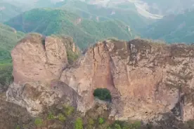 发现家乡之美：二郎神担山逐日 窟窿山静卧村西图片