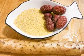 红枣山药小米粥好吃营养丰富！冬天早餐来一碗，暖暖的很贴心图片