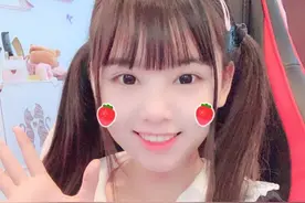 千万网红火线妹直播压力过大，当场痛哭，时间不自由，直播没人气图片