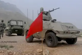 我军展示无人战斗车，装满导弹机枪，士兵突击好伙伴！主持人太嗨图片