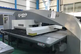 精品二手徐州博汇路特数控转塔冲床LTP532，1250*2500加工尺寸图片